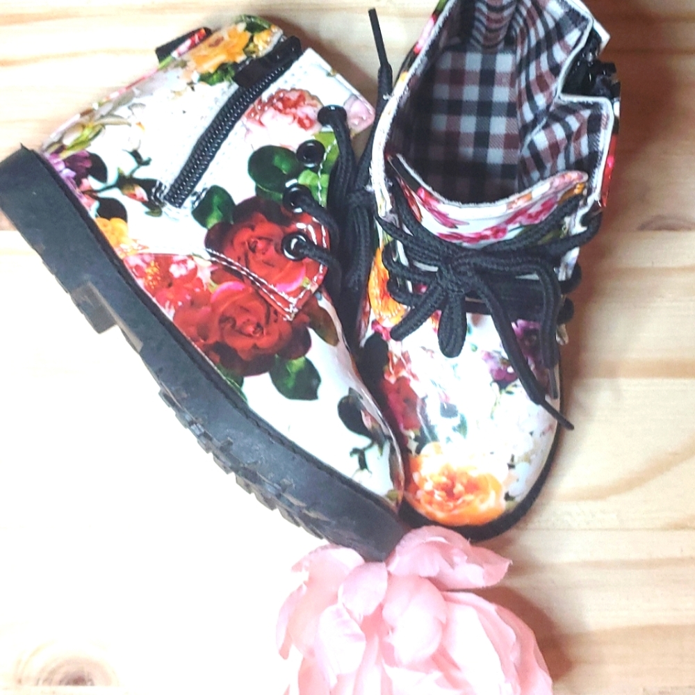 New! Girl Boots